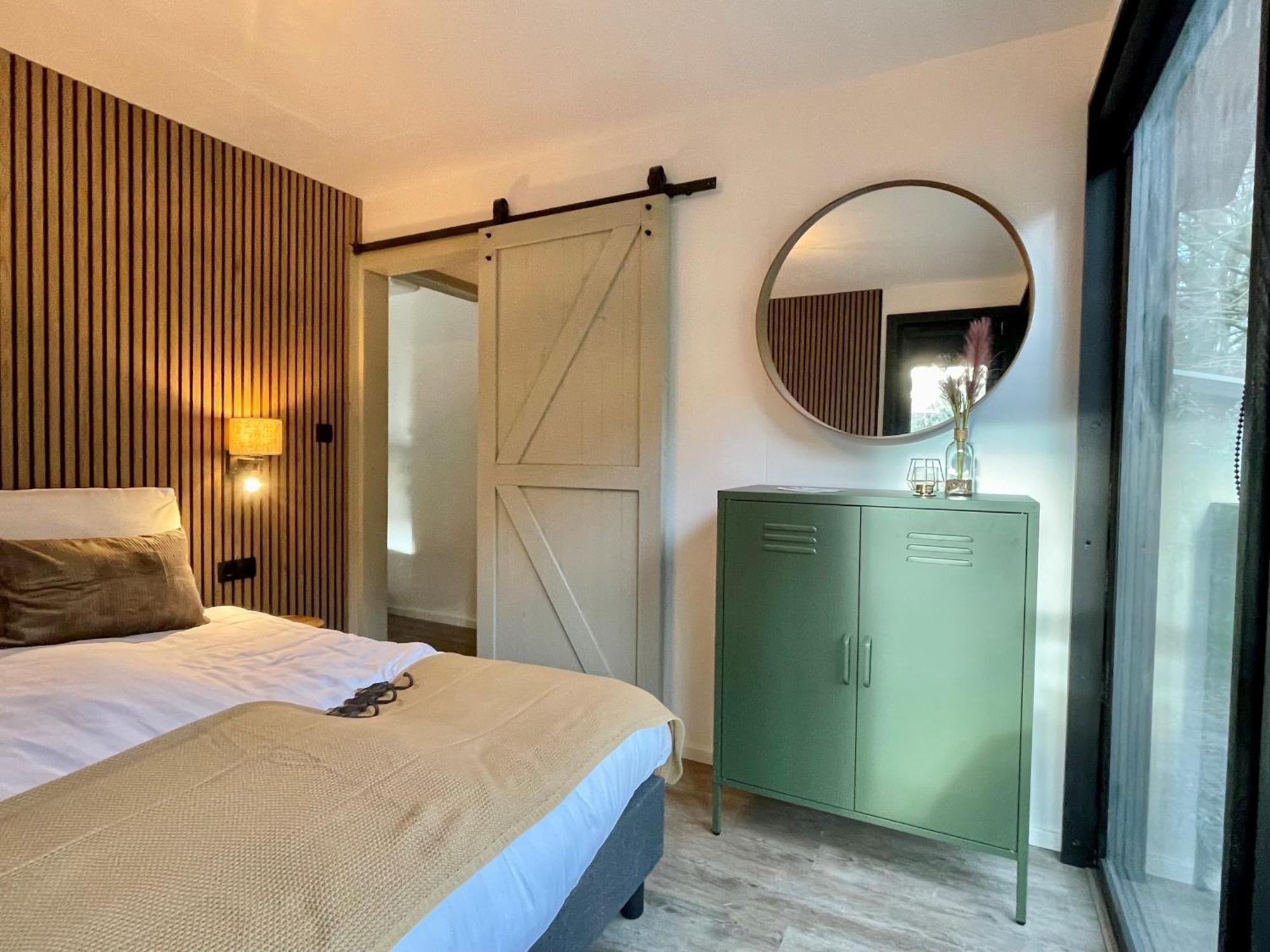 Wellness In The Woods - 4P Tinyhouse Met Prive Sauna & Hottub Diessen Luaran gambar